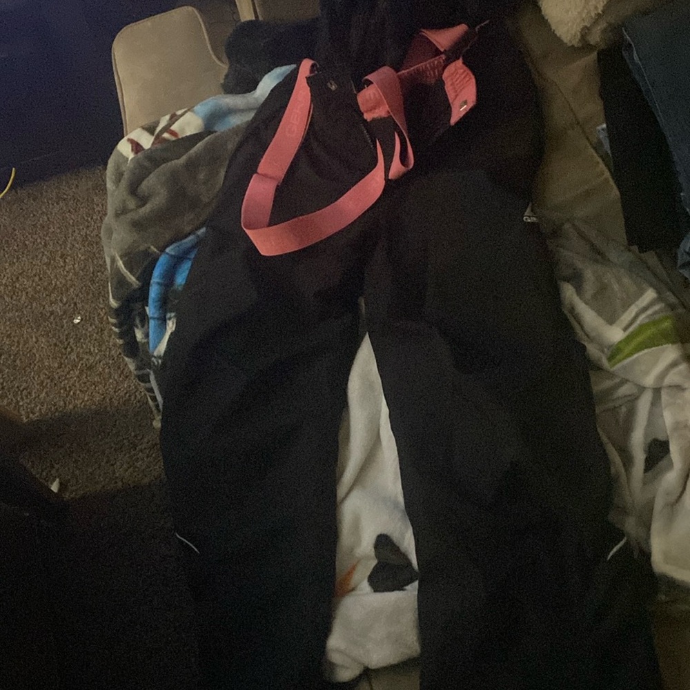 Snow pants with straps